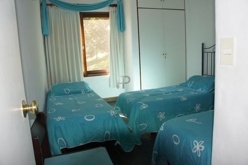 bedroom (photo 2)
